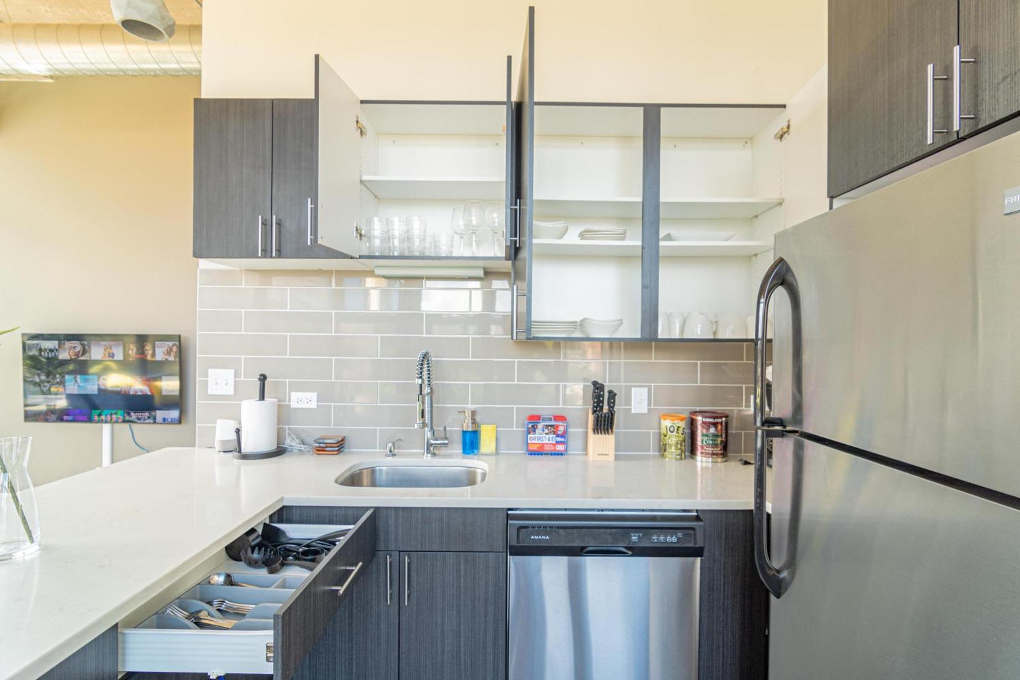 Bright 2Br Luxury Corner Suite With Optional Parking Sleeps 6 Guests Near Mccormick Place And Soldier Field Chicago Luaran gambar