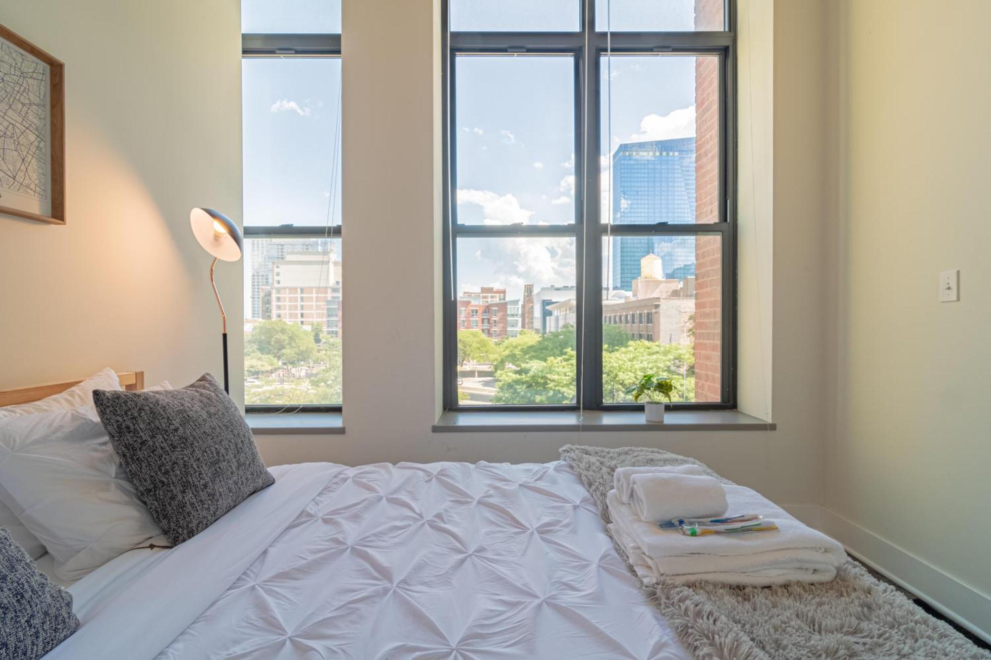 Bright 2Br Luxury Corner Suite With Optional Parking Sleeps 6 Guests Near Mccormick Place And Soldier Field Chicago Luaran gambar